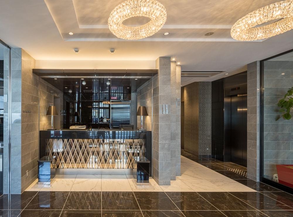Hotel. Links Namba