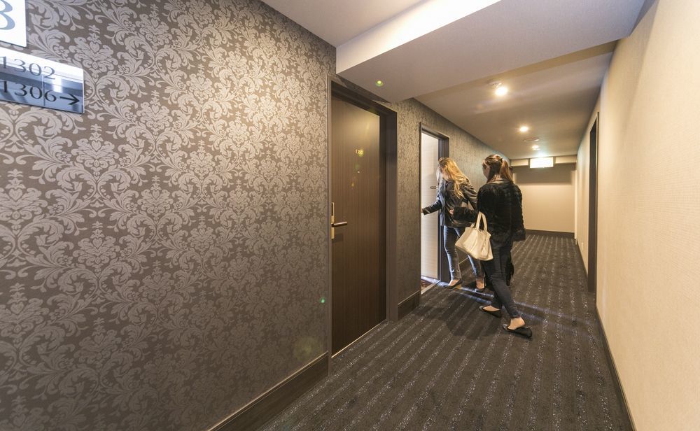 Hotel Hotel. Links Namba